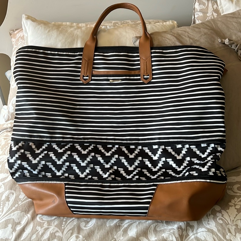 Stella & Dot Expandable Travel Tote